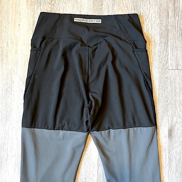 GYMSHARK โข Nikki Blackketter Cross-Waist Leggings โข Size Medium โข Black + Grey - Picture 8 of 15
